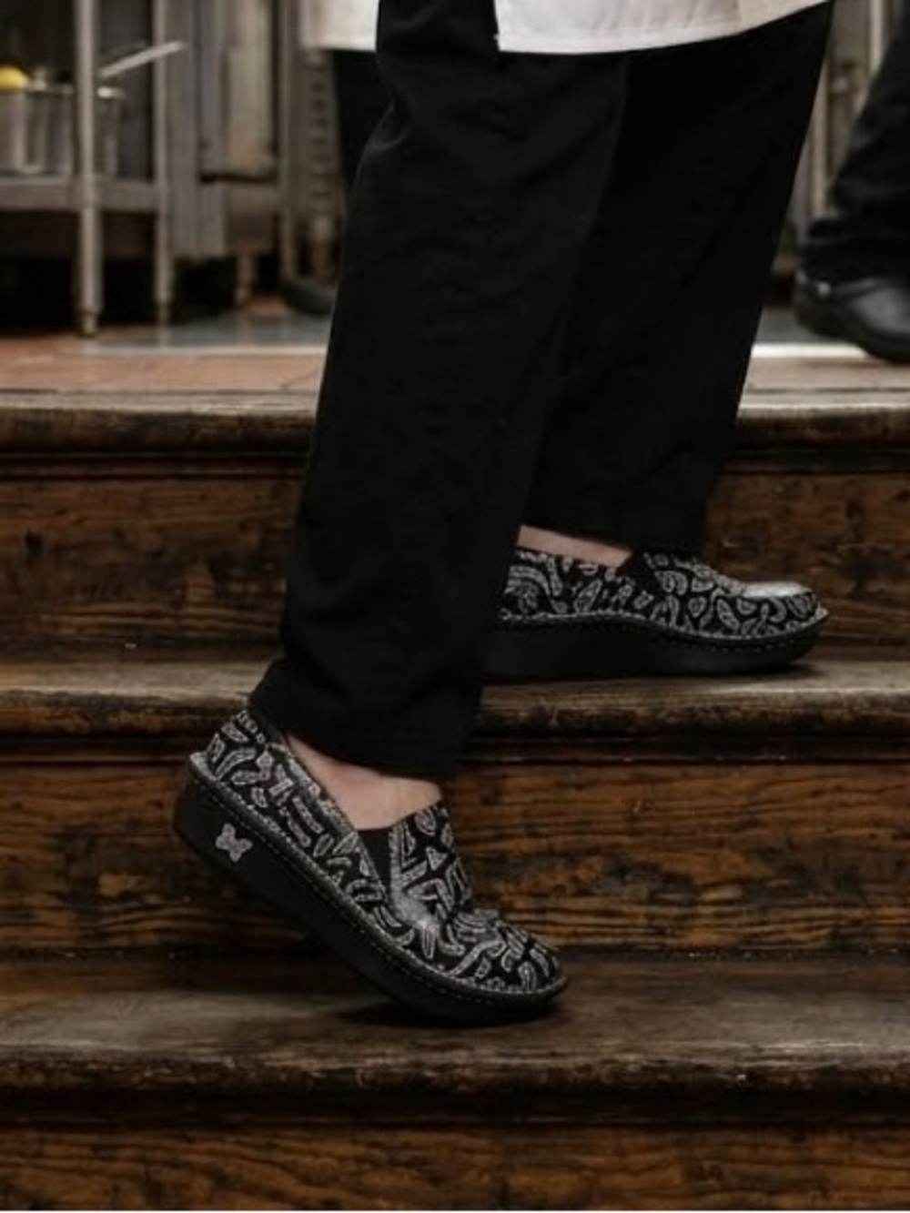 Alegria Black cooking Print Clogs Sz 40